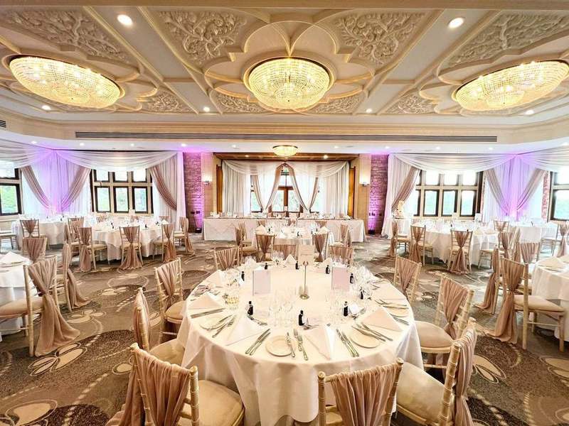 South Lodge Hotel wedding decoration by Bows Hire, photo 1