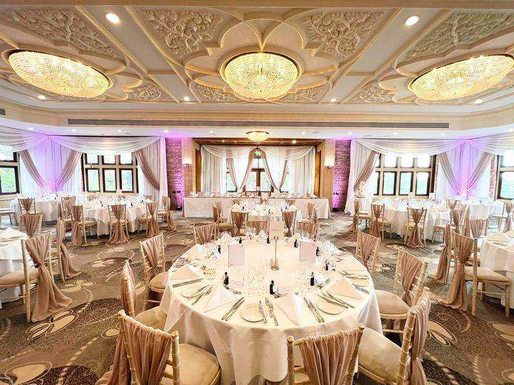 South Lodge Hotel wedding decoration by Bows Hire, photo 1