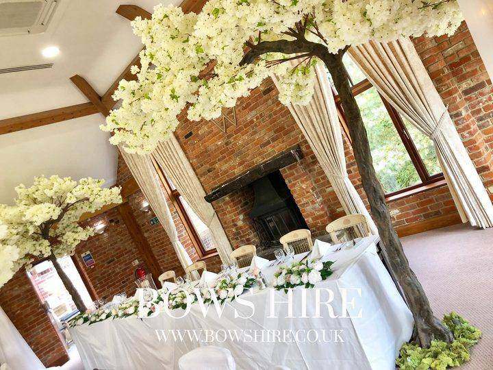 Westerham Golf Club wedding decoration by Bows Hire, photo 7